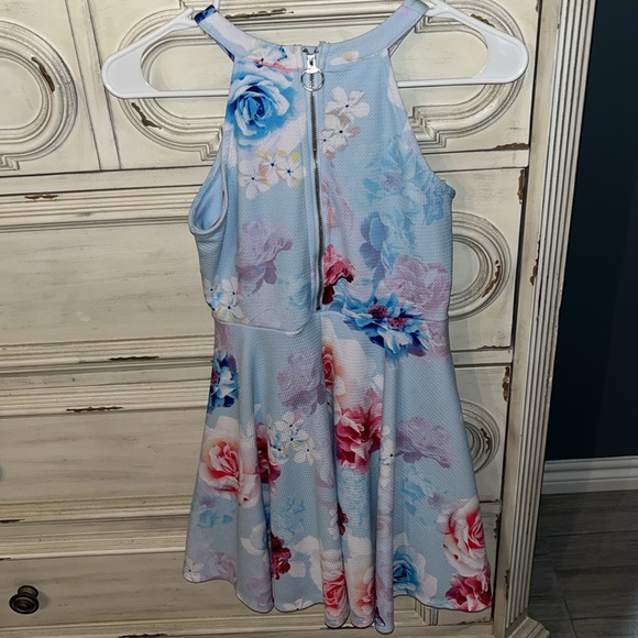 Summer dress - Picture 2 of 6